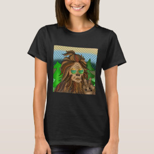 Retro Bigfoot   Vintage Colours Sasquatch Pop Art  T-Shirt