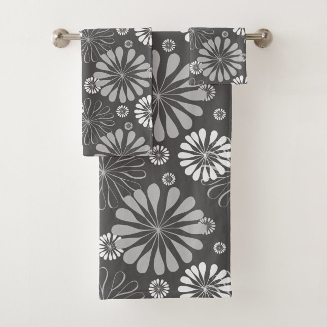 Retro Black White daisy Pattern Bath Towel Set (Insitu)