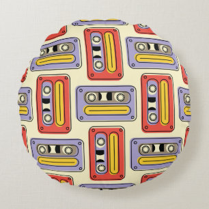 Retro cassette tapes: seamless pattern. round cushion