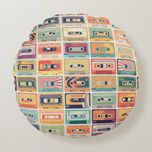 Retro Cassette Tapes Vintage Pattern. Round Cushion (Front)