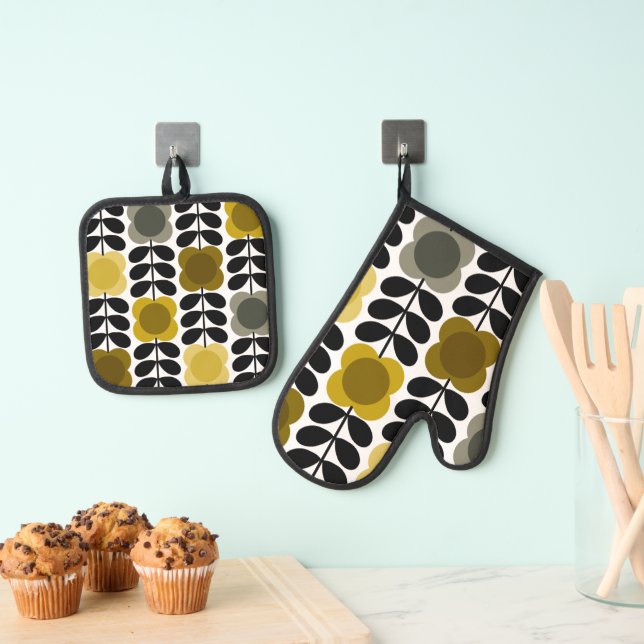 Retro Cheerful Spot Flowers Stem, Yellow Grey Oven Mitt & Pot Holder Set (Insitu(Hanging))