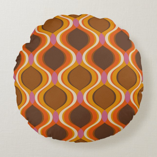 Retro curves seamless pattern. 70s 60s style wallp round cushion (Front)