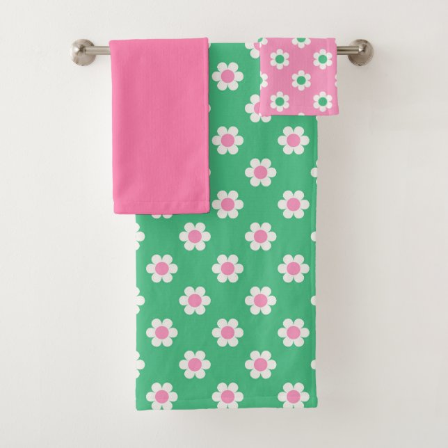 Retro Daisies Pink and Green Bath Towel Set (Insitu)