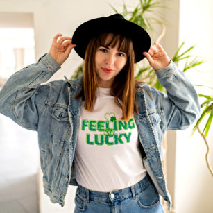 Retro Feeling Lucky St Patrick's Day Quote Women T-Shirt