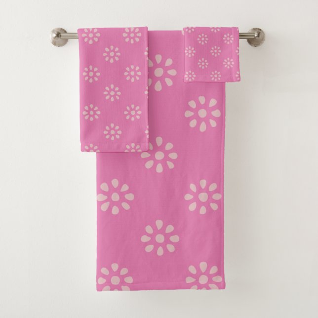 Retro Floral Pattern Pink Groovy Boho Aesthetic Bath Towel Set (Insitu)