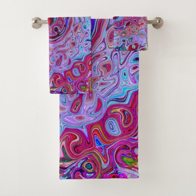 Retro Groovy Abstract Lavender and Magenta Swirl Bath Towel Set (Insitu)