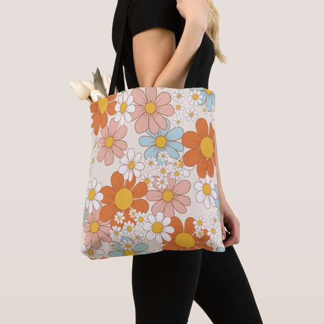 Retro Groovy Floral Daisy Seamless Pattern Tote Bag (Close Up)