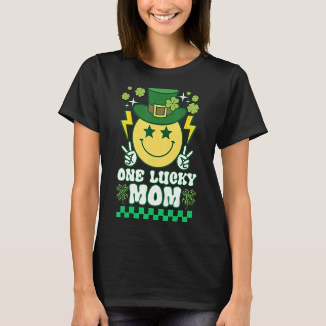 Retro Groovy St Patrick's Day Shamrock One Lucky M T-Shirt (Front)