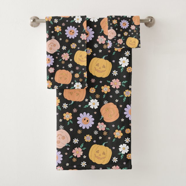 Retro Halloween Pumpkins and Flowers Pattern Bath Towel Set (Insitu)
