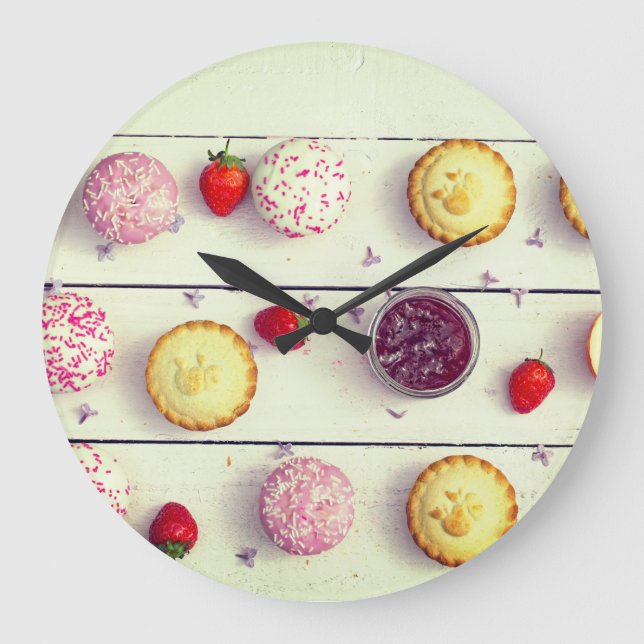 Retro kitchen clock with cupcakes and strawberries (Front)