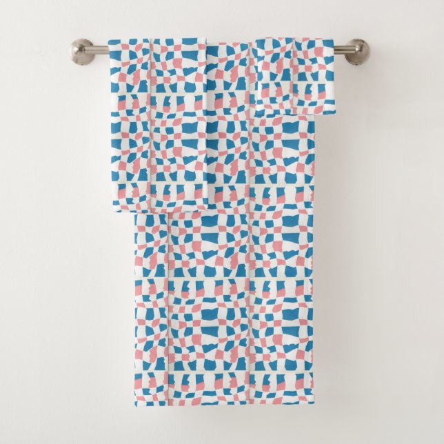 Retro Mod Pink Blue Chequerboard Abstract Bath Towel Set (Insitu)