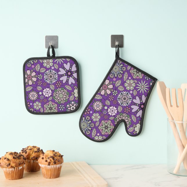 Retro Pastel Pink Purple Floral Seamless Pattern Oven Mitt & Pot Holder Set (Insitu(Hanging))