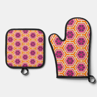 Retro Pink and Orange Modern Geometric Pattern Oven Mitt & Pot Holder Set