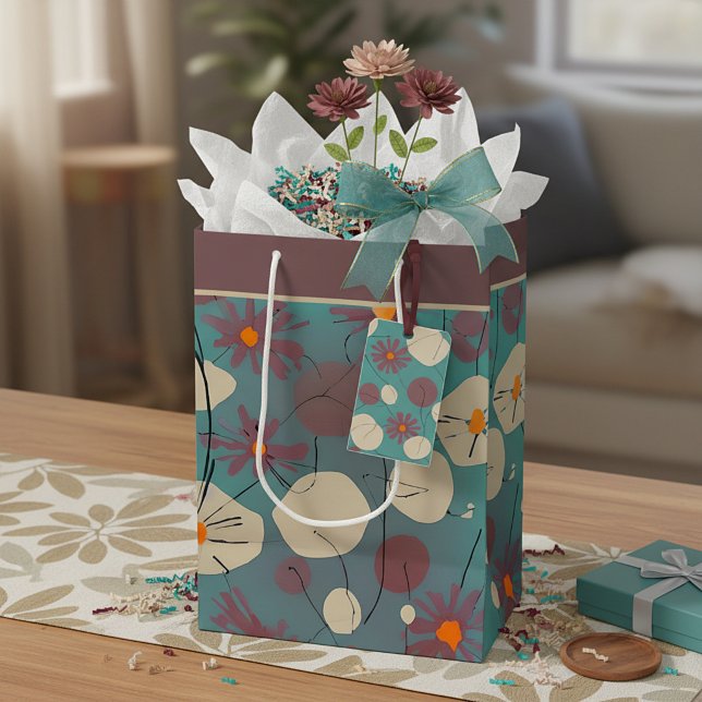 Retro pink and white flowers  medium gift bag (Creator Uploaded)
