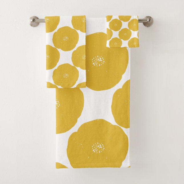 Retro Poppy Floral Art Pattern in Yellow and White Bath Towel Set (Insitu)