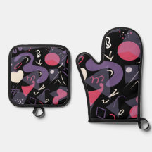 Retro pot holder and oven mitt set