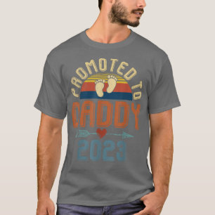 Retro Promoted to Daddy 2023 First Time Daddy Gend T-Shirt