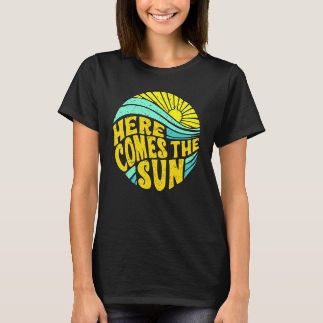 Retro Rainbow Sunrise Here Comes The Sun Hippie Gi T-Shirt (Front)