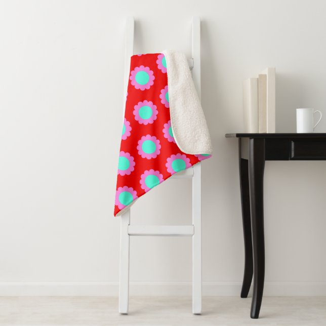 Retro Red Pop Flower Pattern Mod 60s Boho Style Sherpa Blanket (In Situ)