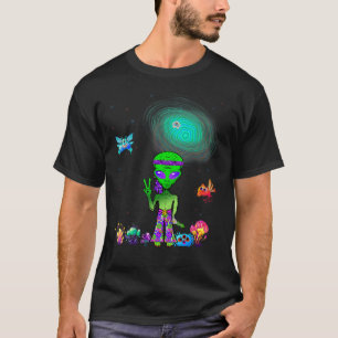 Retro Space Alien 60s 70 Era Psychedelic Peace Fun T-Shirt