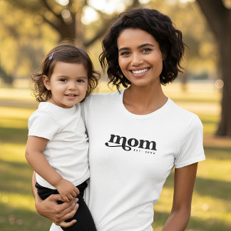 Retro Style Vintage Typography Mum Established T-Shirt
