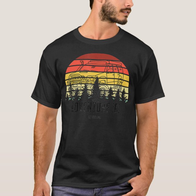 Retro sunset vintage 4Runner  (2) T-Shirt (Front)