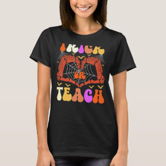 Retro Trick Or Teach Skeleton Hand Teacher Hallowe T-Shirt