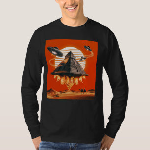 Retro UFO and Pyramid in Desert Vintage Sci-Fi Ali T-Shirt