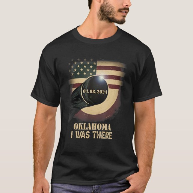 Retro US Flag Total Solar Eclipse 2024 Oklahoma T-Shirt (Front)