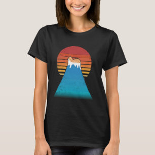 Retro Vintage Cat & Mt. Fuji u2013 80s Aesthetic U T-Shirt