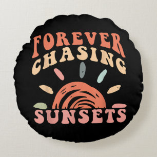 Retro Vintage Forever Chasing Sunsets Summer Vacat Round Cushion