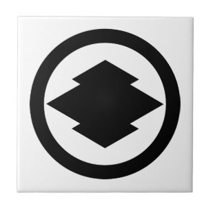 Rhombic pine bark in circle tile