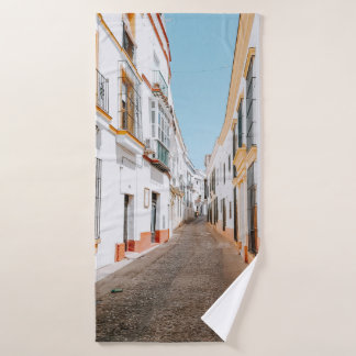 ROAD WITH BEIGE HIGHWAYS UNDER BLUE SKY BATH TOWEL