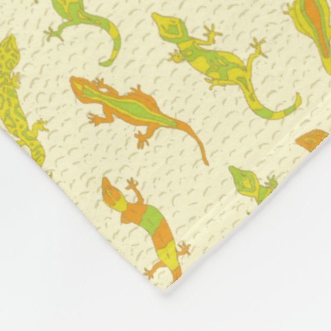 Rock Climbing Geckos on yellow - seamless pattern. Fleece Blanket (Corner)