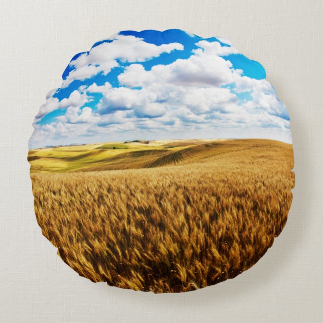 Rolling hills of ripe wheat round cushion (Front)