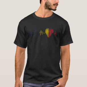 Romania Flag With Heartbeat Pride Grunge Romanian T-Shirt