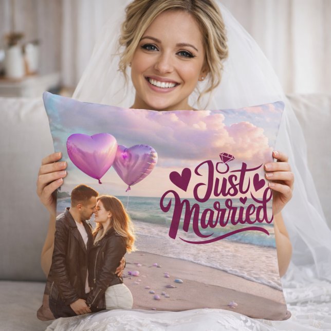 | Romantic Beach Couple Cushion for Newlyweds (Creator Uploaded)