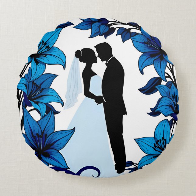 Romantic Silhouette of a Couple Round Cushion (Front)