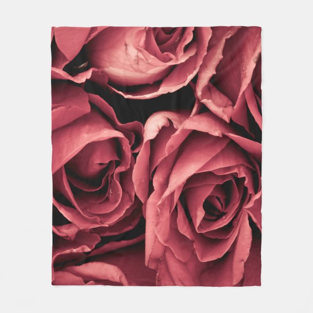 Romantic vintage rose fleece blanket (Front)