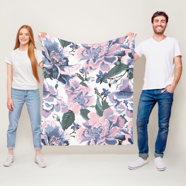 Rose Floral Pattern Elegant Design Fleece Blanket (In Situ)