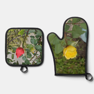 Roses Forever Pot Holders Oven Mitt & Pot Holder Set