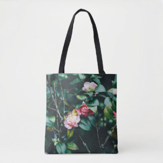 ROSES IN THE GARDEN TOTE BAG