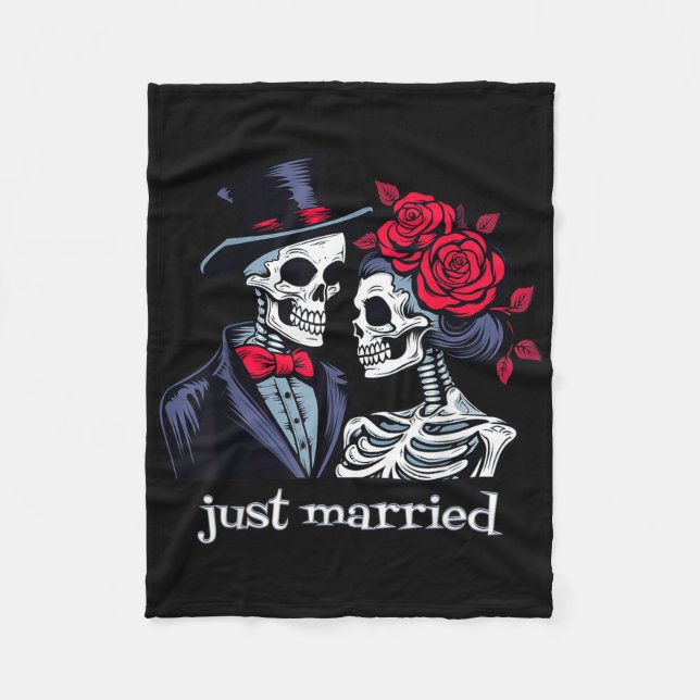 Roses Skeleton Bride &amp; Groom, Just Married Elo Fleece Blanket (Front)