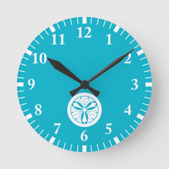 Round and three-pronged gingko clock (Front)