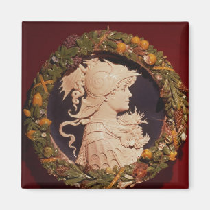 Roundel bearing a profile portrait magnet