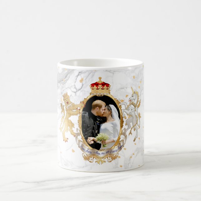 ROYAL WEDDING KISS, HARRY+MEGHAN COFFEE MUG (Center)