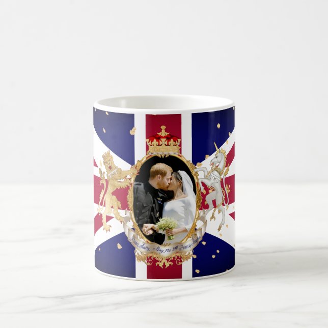 ROYAL WEDDING KISS, HARRY+MEGHAN COFFEE MUG (Center)