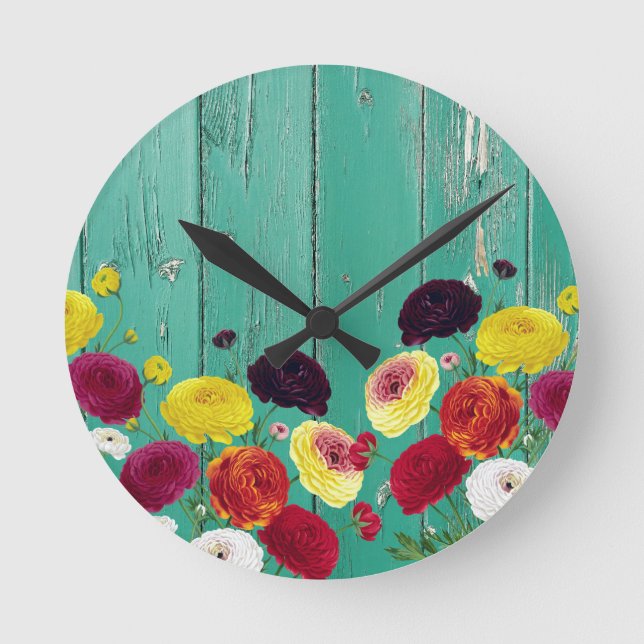 Runinculus and green fence round clock (Front)