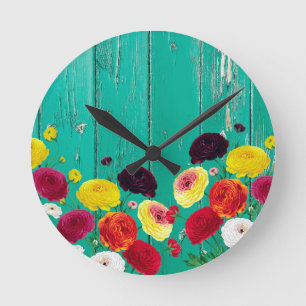 Runinculus and green fence round clock