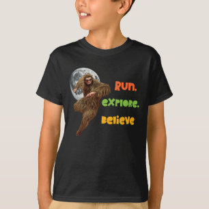 Running Sasquatch Adventure Believe Design T-Shirt